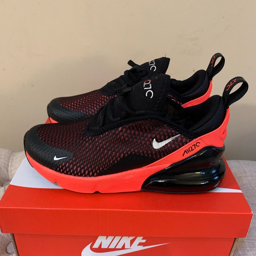 NIB NIKE Air Max 270